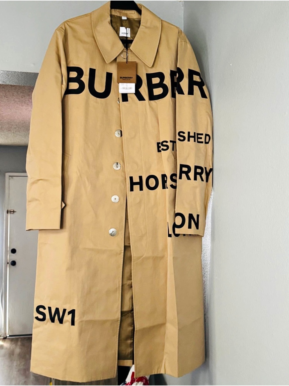 Unisex Burberry Beige Logo Trench Coat - Picture 4 of 9